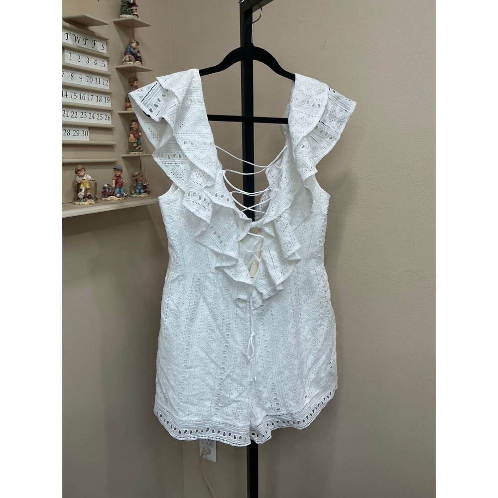 Choosy Romper XL White Eyelet Lace Ruffle V-Neck Lace-Up Back Scalloped Hem NWT
